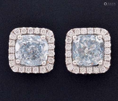 MAGNIFICENT EARRINGS WITH FANCY BLUE DIAMOND MADE IN 18 KT G...