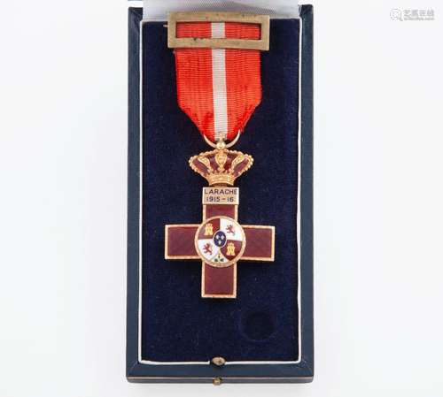 DECORATION TO THE MILITARY MERIT MADE IN GOLD 18 KT _<br />
...