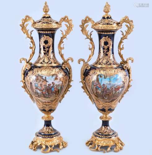 PAIR OF LARGE VASES WITH LID OF FRENCH PORCELAIN FROM PARIS ...
