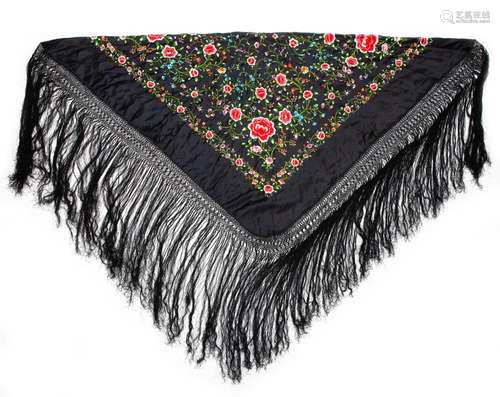 MANILA SHAWL WITH EMBROIDERED DECORATION OF FLORAL MOTIFS. S...