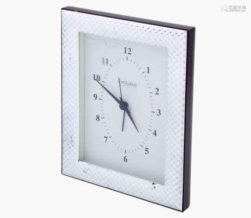 SILVER-PLATED METAL TABLE CLOCK WITH GEOMETRIC DECORATION