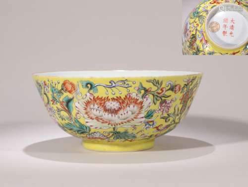 CHINESE PORCELAIN YELLOW GROUND FAMILLE ROSE FLOWER BOWL