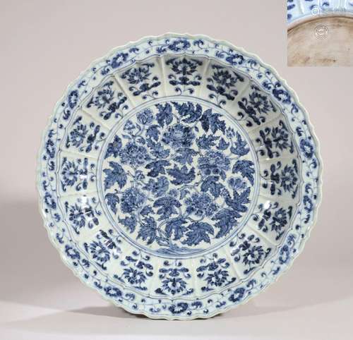 CHINESE PORCELAIN BLUE AND WHITE FLOWER CHARGER