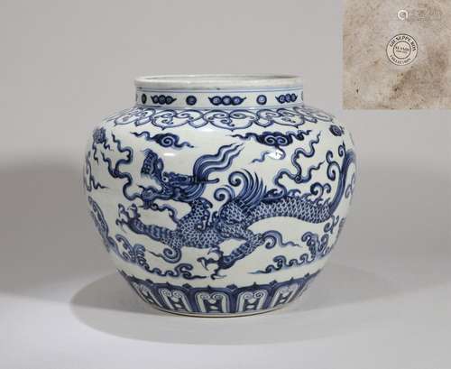 CHINESE PORCELAIN BLUE AND WHITE DRAGON JAR