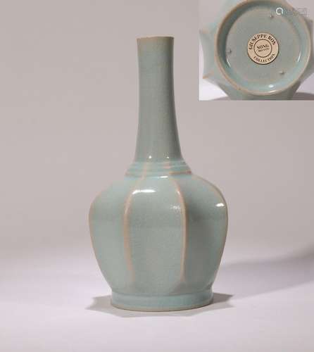 CHINESE PORCELAIN RUYAO GLAZE VASE