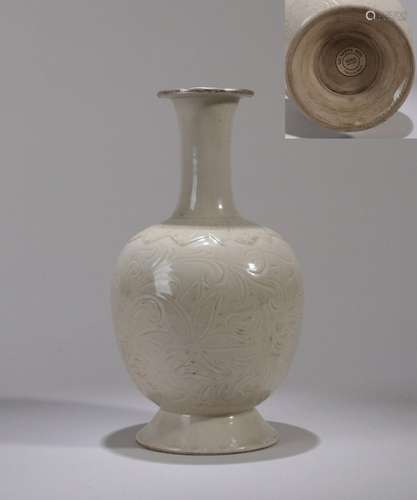 CHINESE PORCELAIN DINGYAO WHITE GLAZE VASE