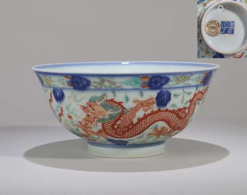 CHINESE PORCELAIN BLUE AND WHTIE WUCAI DRAGON BOWL