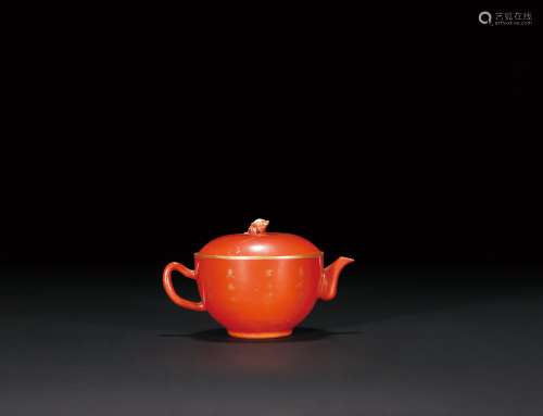 清代 矾红地描金诗文寿桃钮茶壶