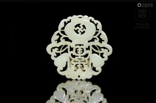 Carved jade brooch, Qing dynasty