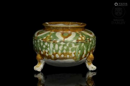 Sancai glazed ceramic 'tripod vessel', Tang dynasty (618-906...