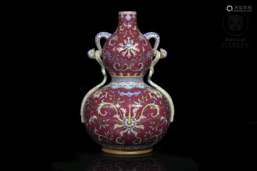 An important famille rose "Hulu" vase, Qianlong pe...