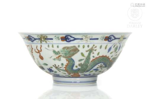 Dragon and phoenix" bowl, wucai porcelain, with Qianlon...