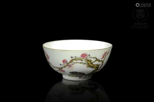 Small enameled bowl with branches, with Qianlong mark