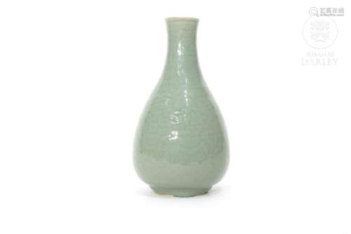 Glazed vase with "anhua" decoration, Qing dynasty