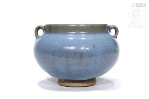 Glazed ceramic vessel, Yuan style, 20th century.