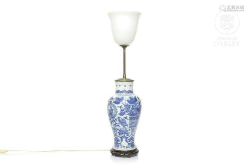 Lamp with porcelain vase, blue and white, S. 20th century