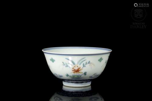 Porcelain enameled bowl, with Qianlong trademark