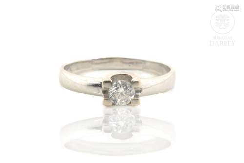 Solitaire ring in 18k white gold and a diamond