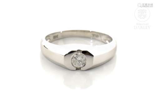 Solitaire Ring in 18k white gold with diamond