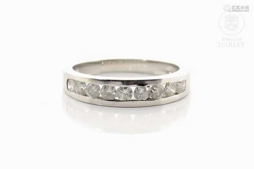 Ring in 18k white gold and diamonds