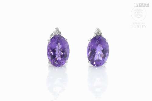 Earrings in 18k white gold with amethysts and diamonds