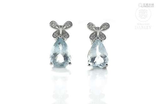 Earrings in 18k white gold with aquamarines