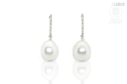 Earrings in 18k white gold, Australian pearls and diamonds