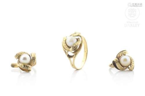 Ring and earrings set, 18k yellow gold and pearls