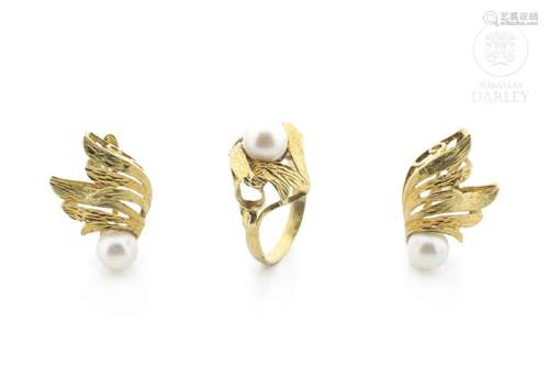 Ring and earrings set, 18k yellow gold and pearls