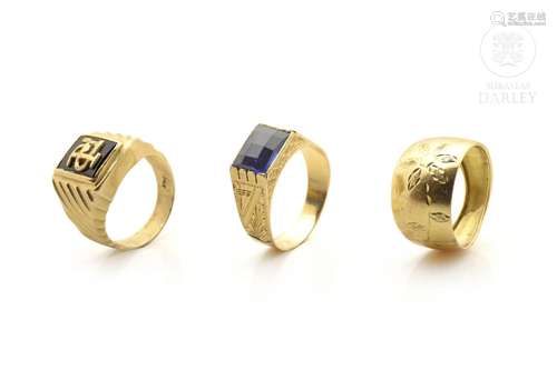 Set of three gold rings