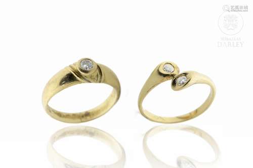 Two 18k gold and diamond rings