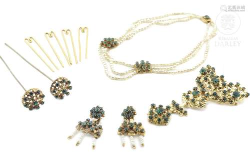 Fallera's adornments in gold metal and green stones