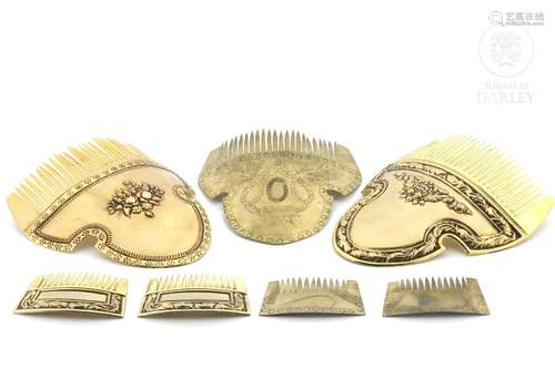 Set of fallera combs in golden metal