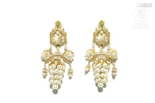 18k yellow gold earrings with pearls in cluster shape