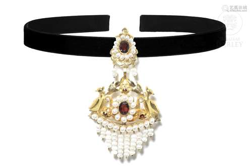 Pendant in 18 k yellow gold, rubies and pearls