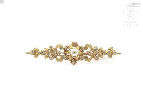 18k yellow gold and zirconia brooch