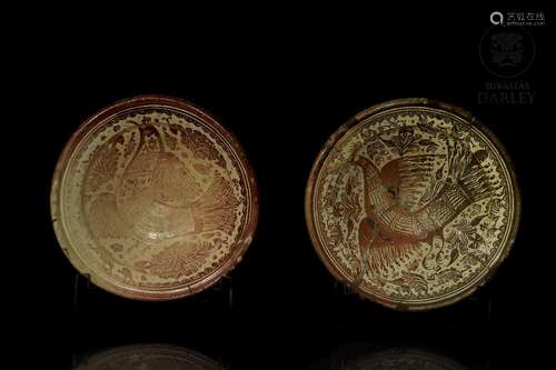 Two lustre-ware "pardalot y clavelinas" basins, 18...