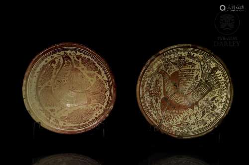 Two lustre-ware "pardalot y clavelinas" basins, 18...