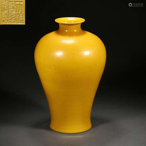 Qing Dynasty,Monochrome Glaze Prunus Vase