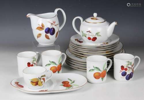 A collection of Royal Worcester Evesham pattern tablewares