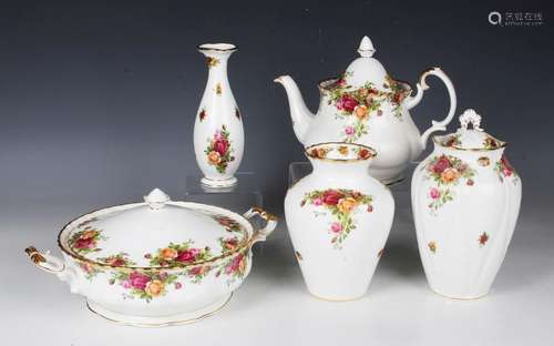 A mixed group of Royal Albert Old Country Roses pattern tabl...