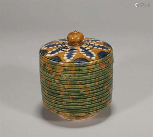 Tang Dynasty tri-color treasure phase flower cover pot