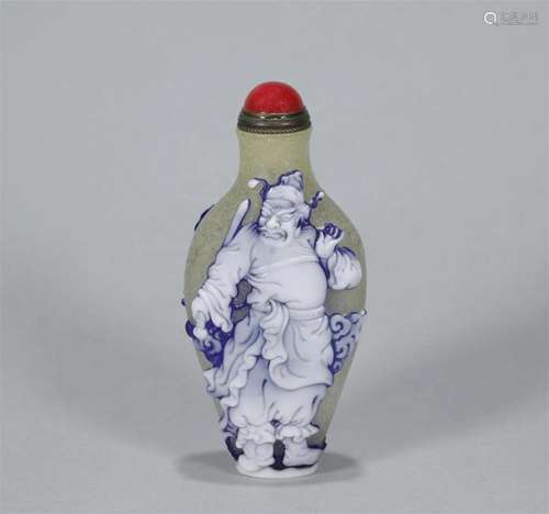 In the Qing Dynasty, set materials dominate snuff bottles