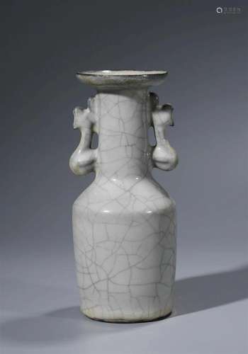 Ge Yao binaural bottle of Qing dynasty