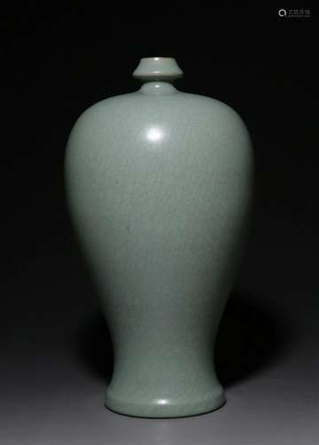 Plum bottle of Song official kiln