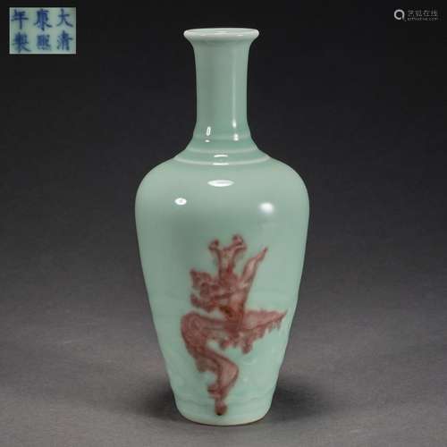 Qing Dynasty,Bean Green Glaze Beast Pattern Bottle