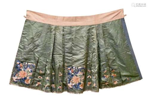 Chinese Green Embroidery Women Skirt, Qing Dynasty