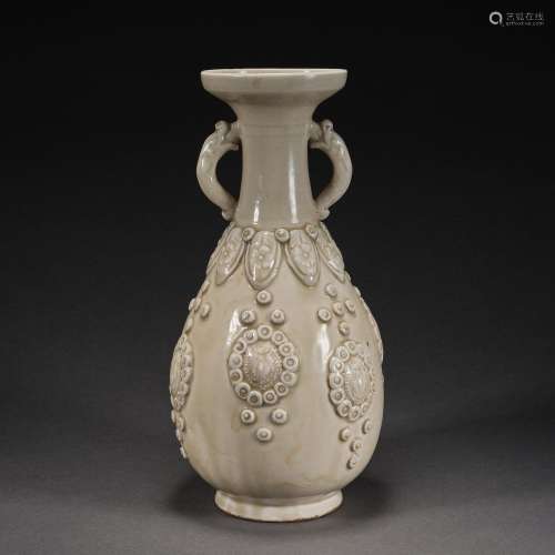 Ming Dynasty or Before,Celadon Flower Binaural Bottle