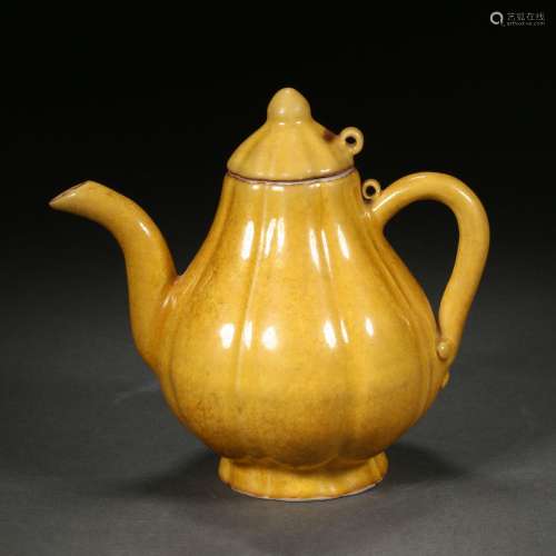 Qing Dynasty,Yellow Glaze Melon Edged Holding Pot