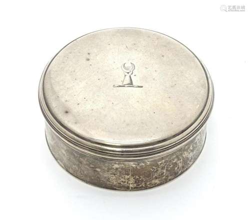 A Geo III silver pot and cover of circular form with gilded ...